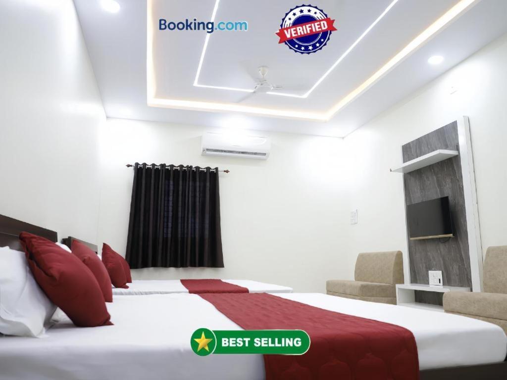 Hotel Jag Laxmi Palace Prime Location Main Road Near Mahakal Temple And Railway Station اوجاين المظهر الخارجي الصورة