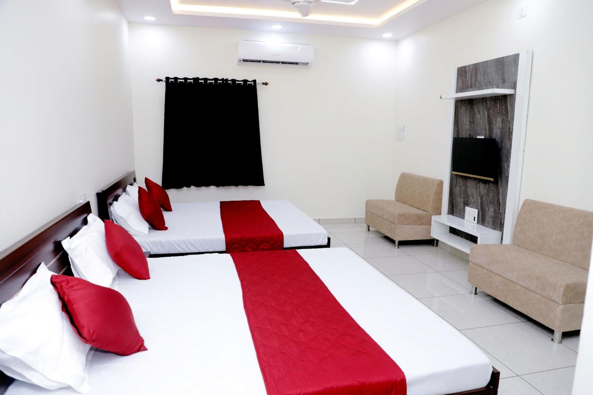 Hotel Jag Laxmi Palace Prime Location Main Road Near Mahakal Temple And Railway Station اوجاين المظهر الخارجي الصورة